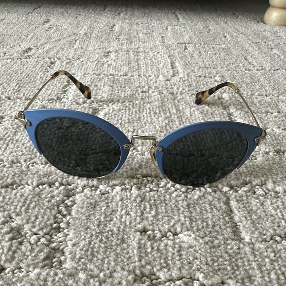 Miu miu - Picture 1 of 4